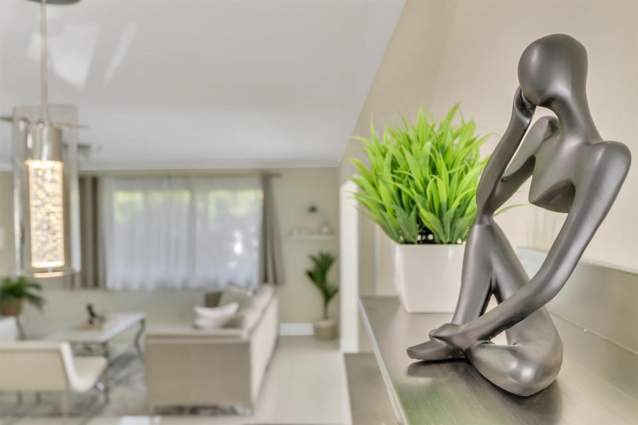 Bright Pompano Beach With Pool Access Bagian luar foto