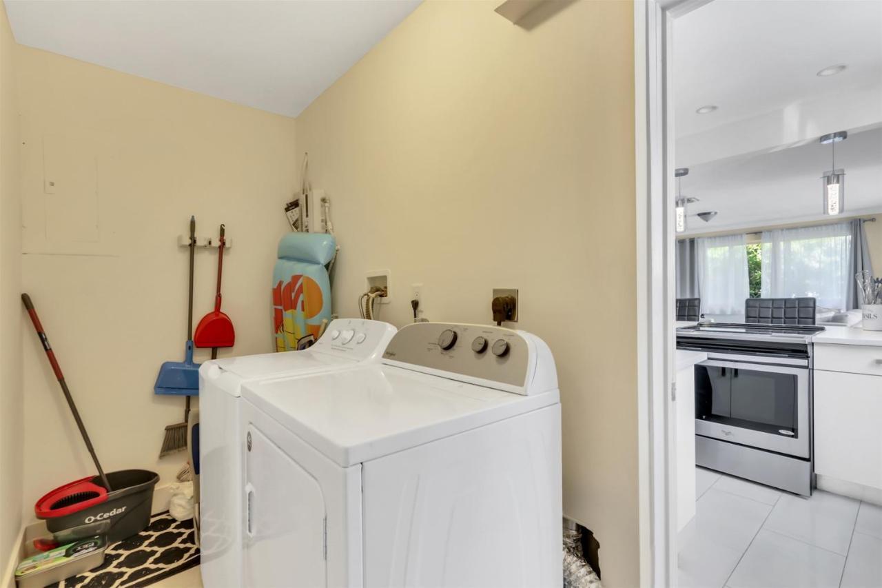 Bright Pompano Beach With Pool Access Bagian luar foto