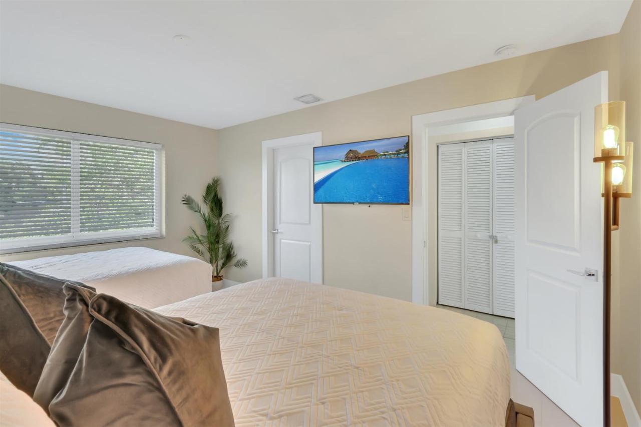 Bright Pompano Beach With Pool Access Bagian luar foto