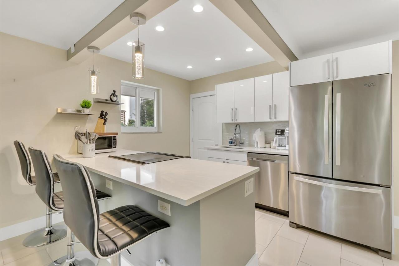 Bright Pompano Beach With Pool Access Bagian luar foto