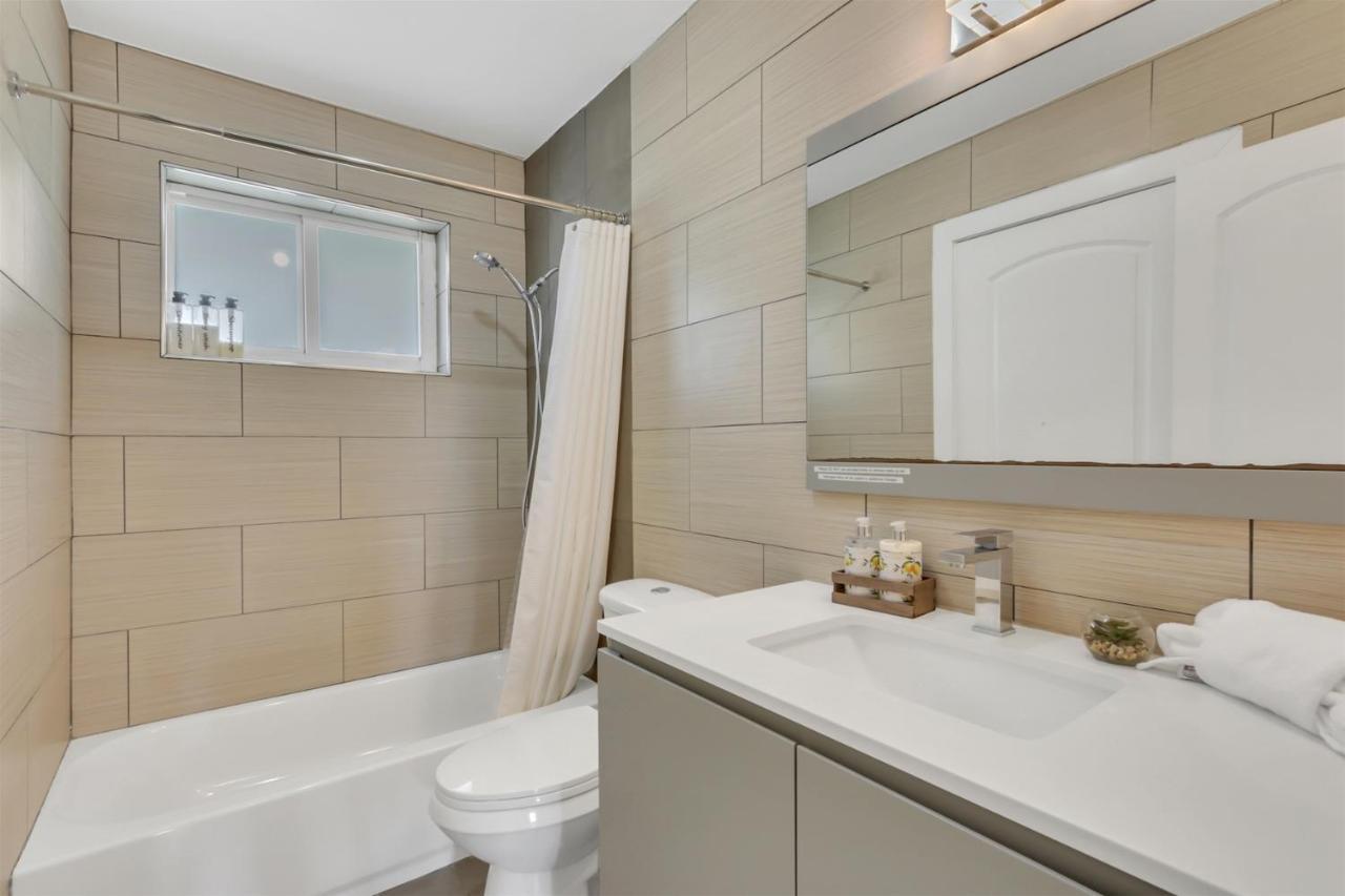 Bright Pompano Beach With Pool Access Bagian luar foto