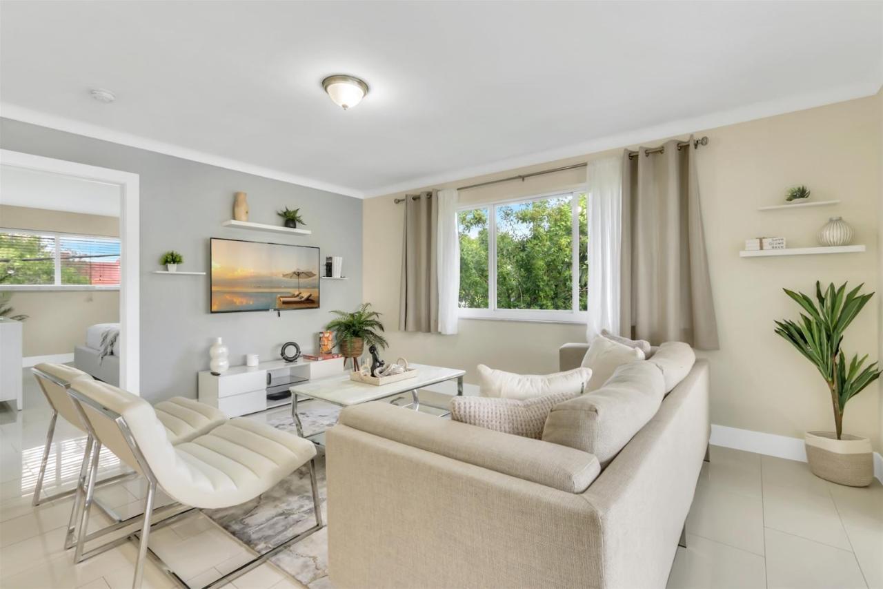 Bright Pompano Beach With Pool Access Bagian luar foto