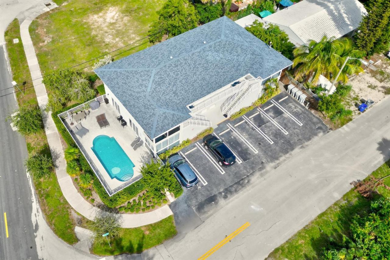 Bright Pompano Beach With Pool Access Bagian luar foto